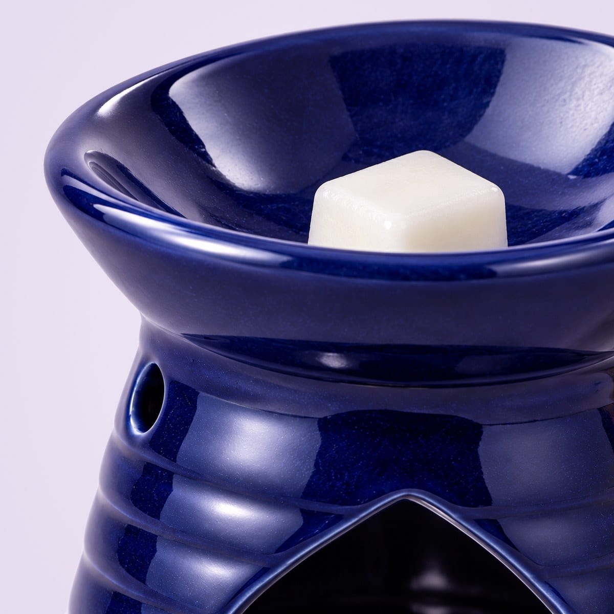 Close-up of the glazed diffuser bowl with a wax melt
