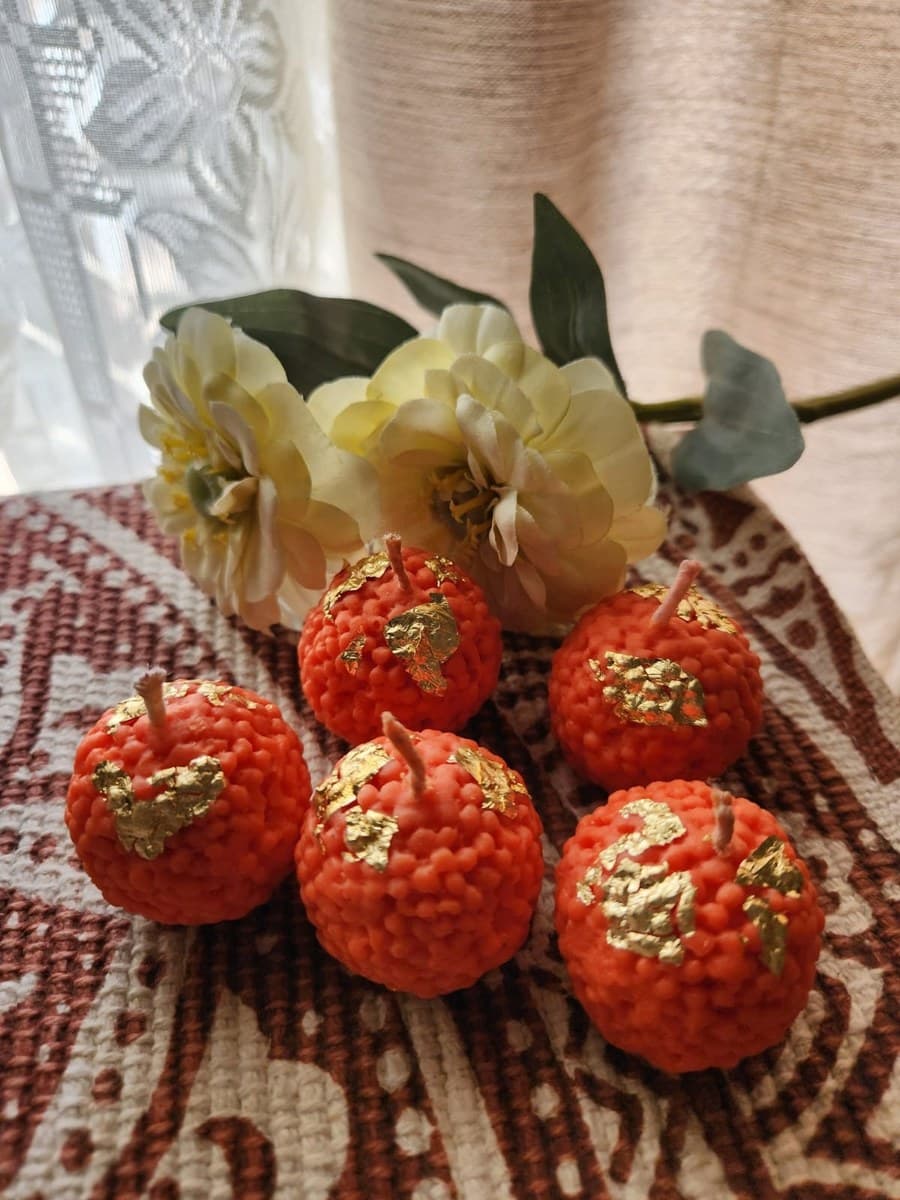Motichoor laddu candles arranged with flowers